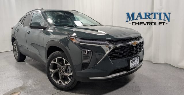 New 2026 Chevrolet Trax LT w/ Sunroof Package FWD image 1