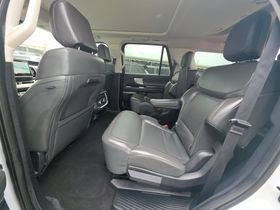 Used 2025 Ford Expedition Active AWD/4WD image 8