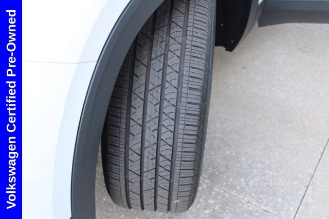 Used 2025 Volkswagen Atlas Cross Sport SE w/ Panoramic Sunroof Package image 14