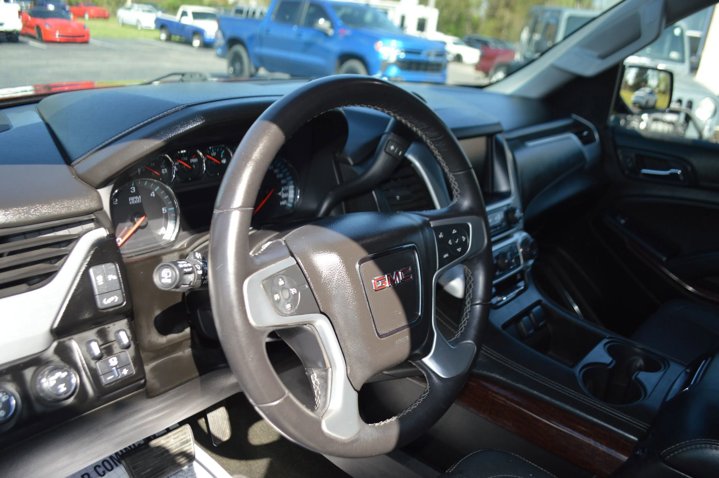 Used 2017 GMC Yukon XL SLE w/ SLE Value Package AWD/4WD image 17