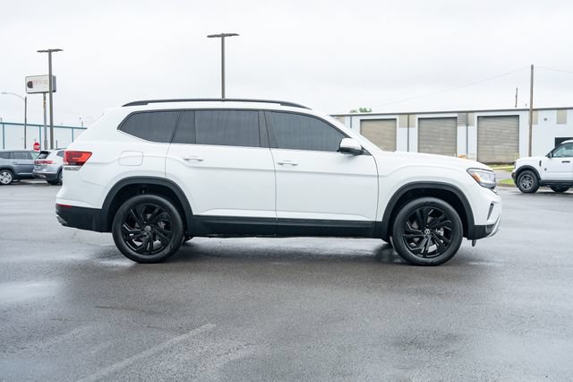 Certified 2022 Volkswagen Atlas SE w/ Black Wheel Package AWD/4WD image 7