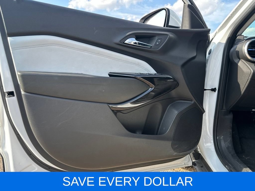 Used 2024 Chevrolet Trax LT w/ Driver Confidence Package FWD image 8