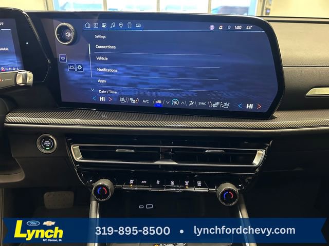 Used 2024 Chevrolet Traverse RS image 13