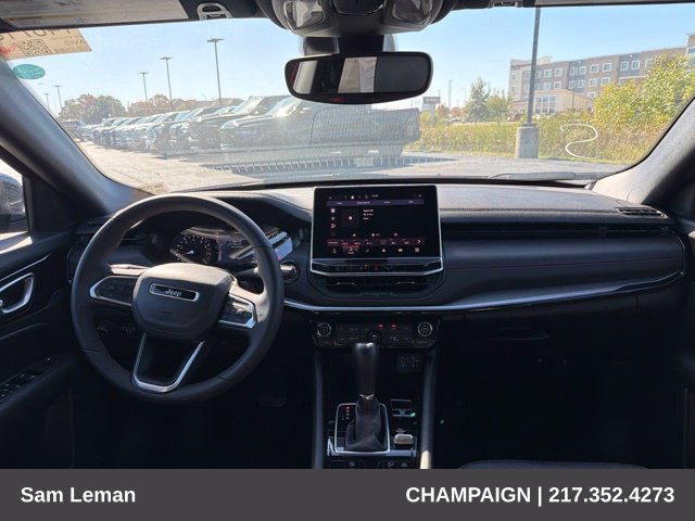 Used 2025 Jeep Compass Trailhawk AWD/4WD image 13