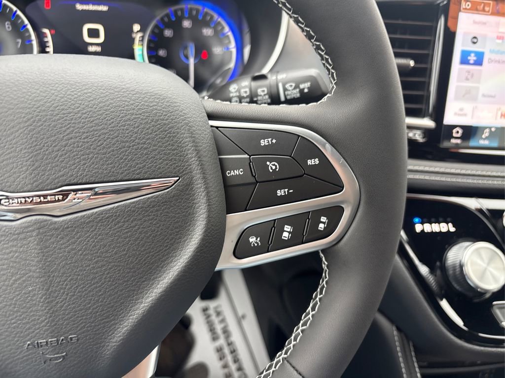 New 2026 Chrysler Pacifica Limited w/ Uconnect Theater Family Group image 25