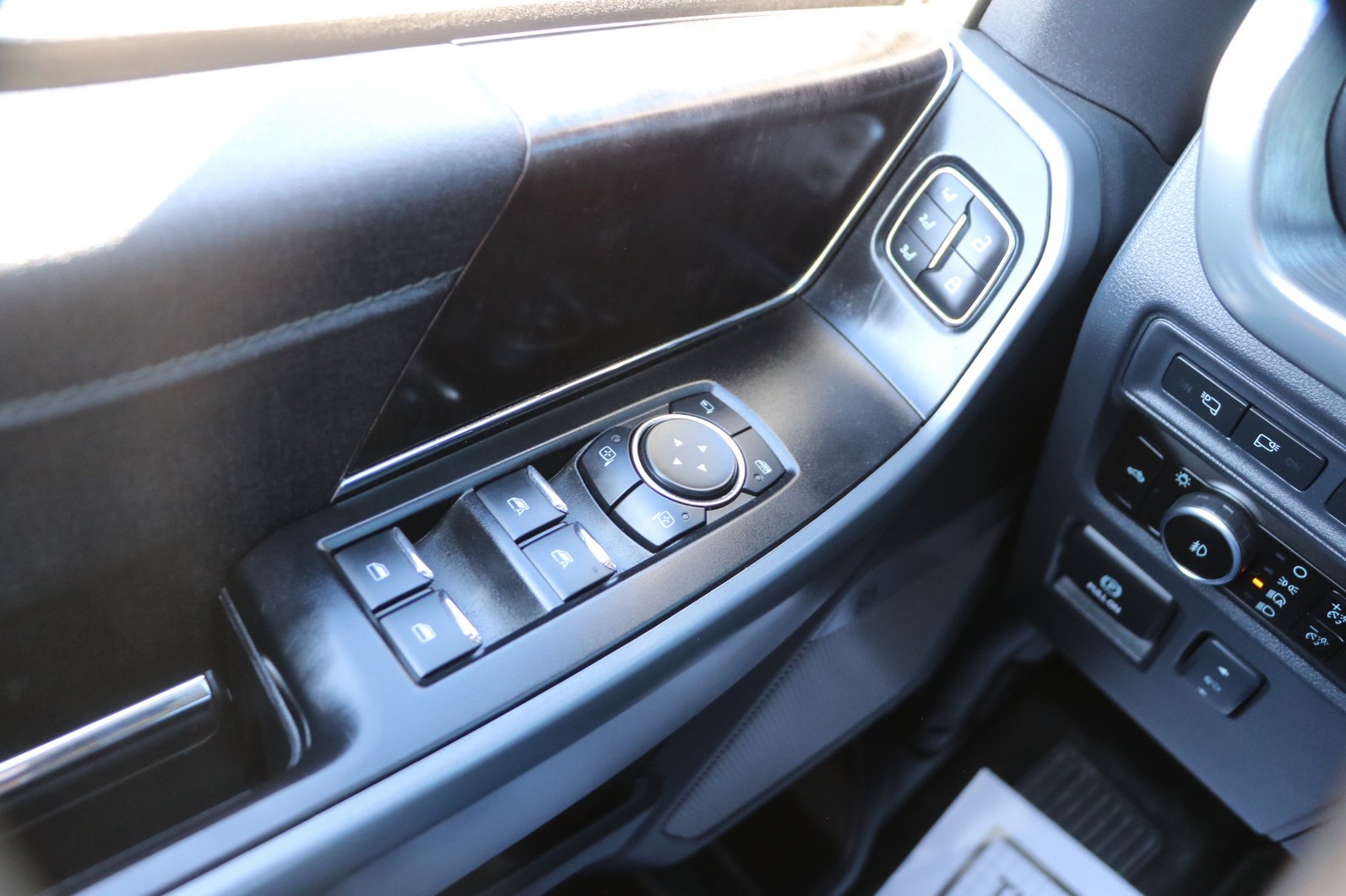 Used 2023 Ford F150 Lariat w/ Equipment Group 502A High AWD/4WD image 11