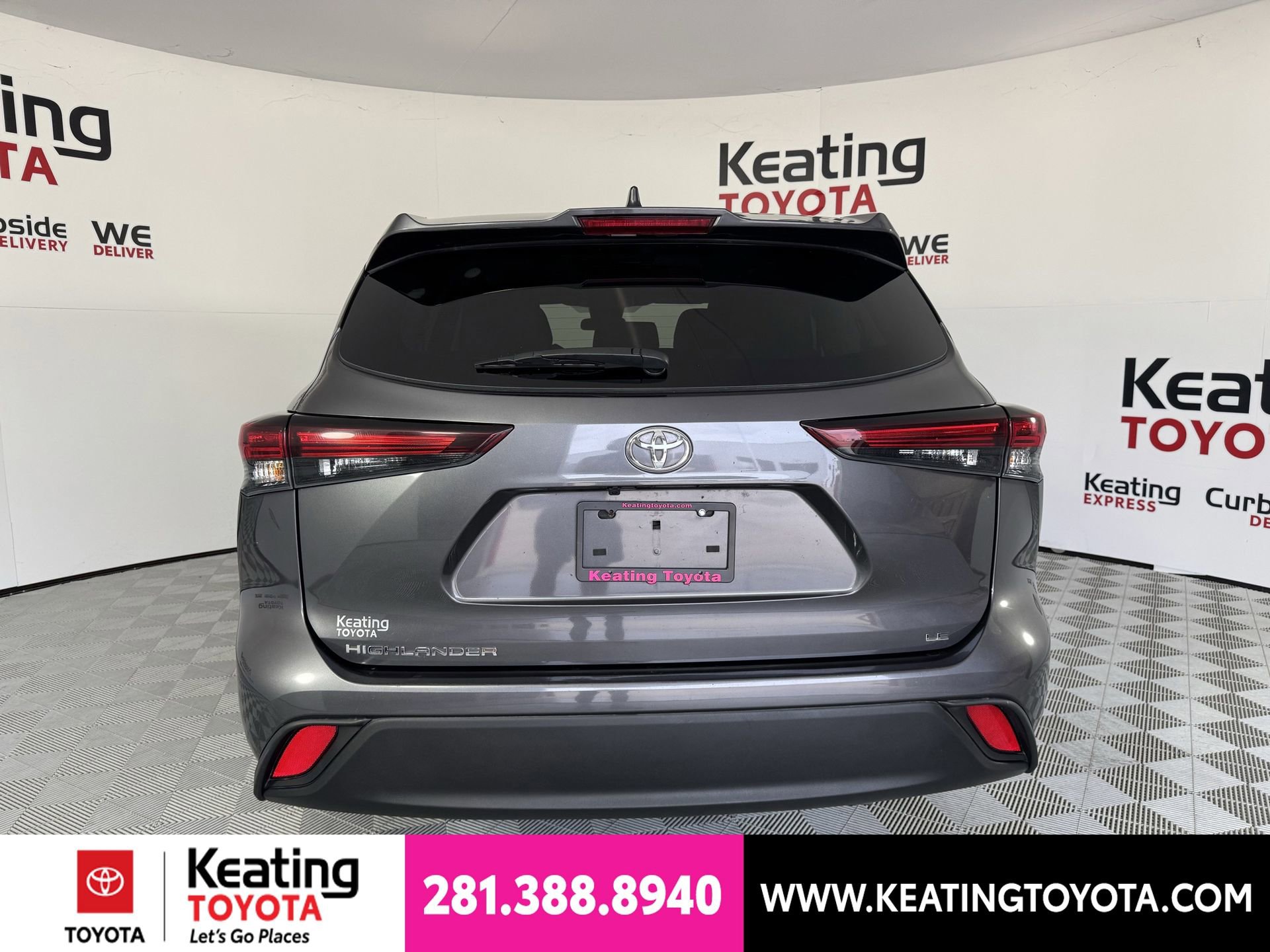Used 2025 Toyota Highlander LE FWD image 6