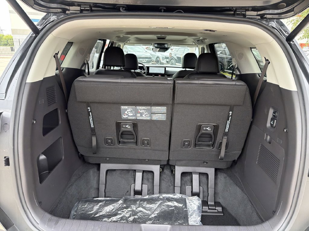 New 2027 Kia Carnival SX w/ Dark Edition Package FWD image 23