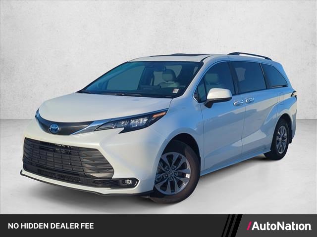 Used 2025 Toyota Sienna XLE w/ XLE Plus Package FWD image 1