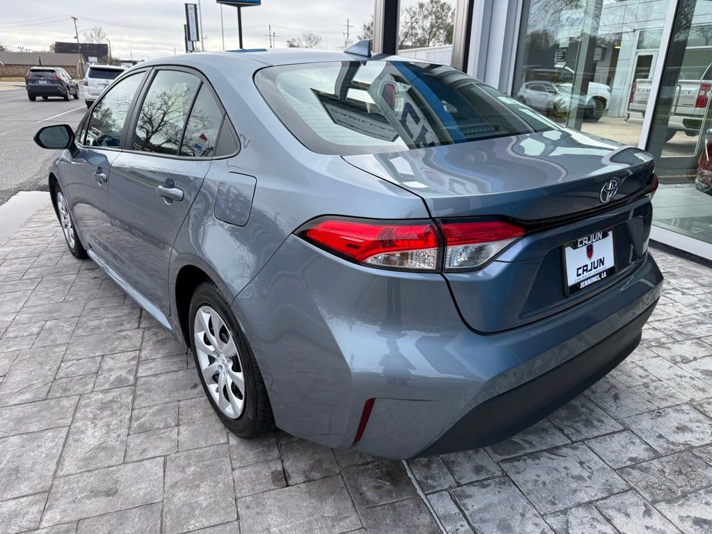Used 2023 Toyota Corolla LE image 2