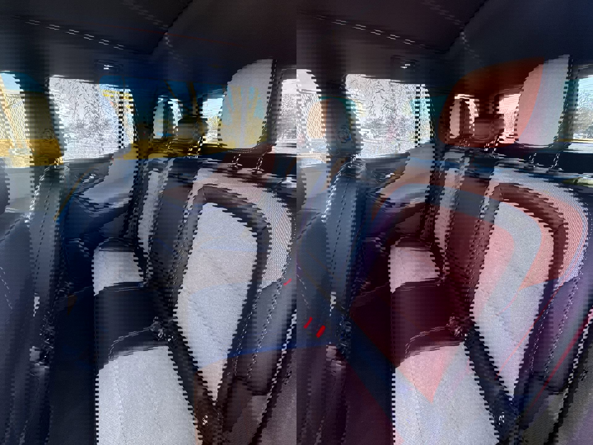 Used 2025 Chevrolet Equinox ACTIV w/ Safety and Technology Package image 23