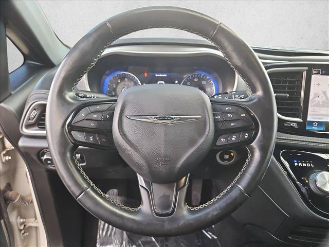 Used 2021 Chrysler Pacifica Touring FWD image 13