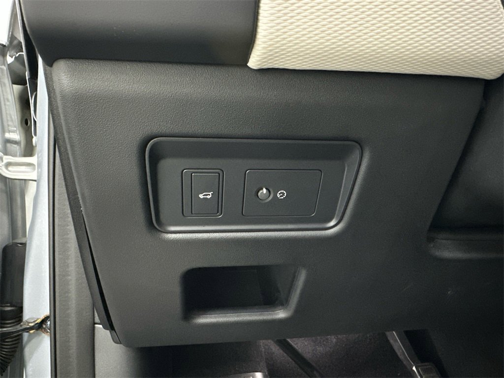 Used 2022 Land Rover Discovery S R-Dynamic image 35