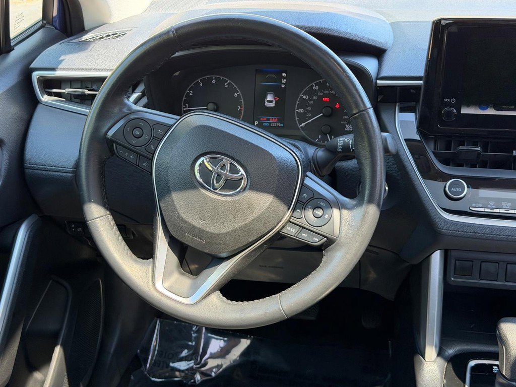 Used 2023 Toyota Corolla Cross LE w/ Moonroof Package image 12
