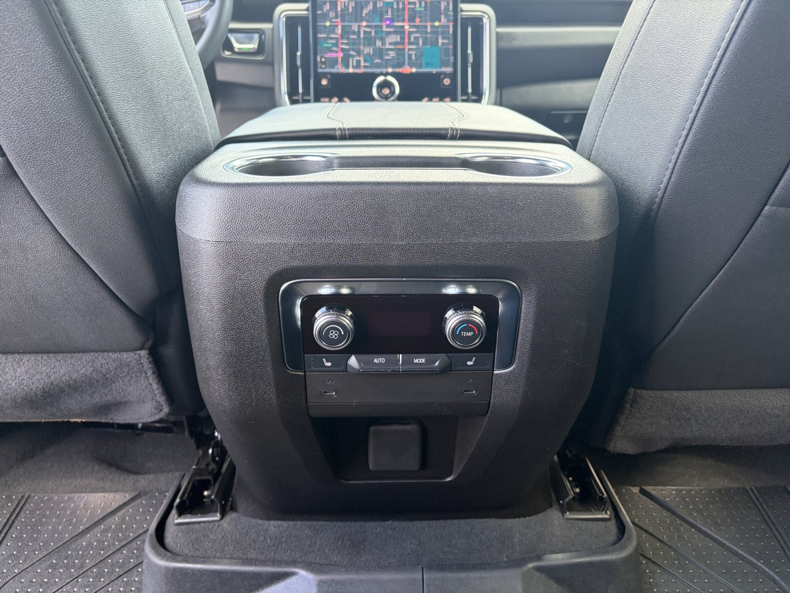 Used 2025 GMC Yukon Elevation AWD/4WD image 32