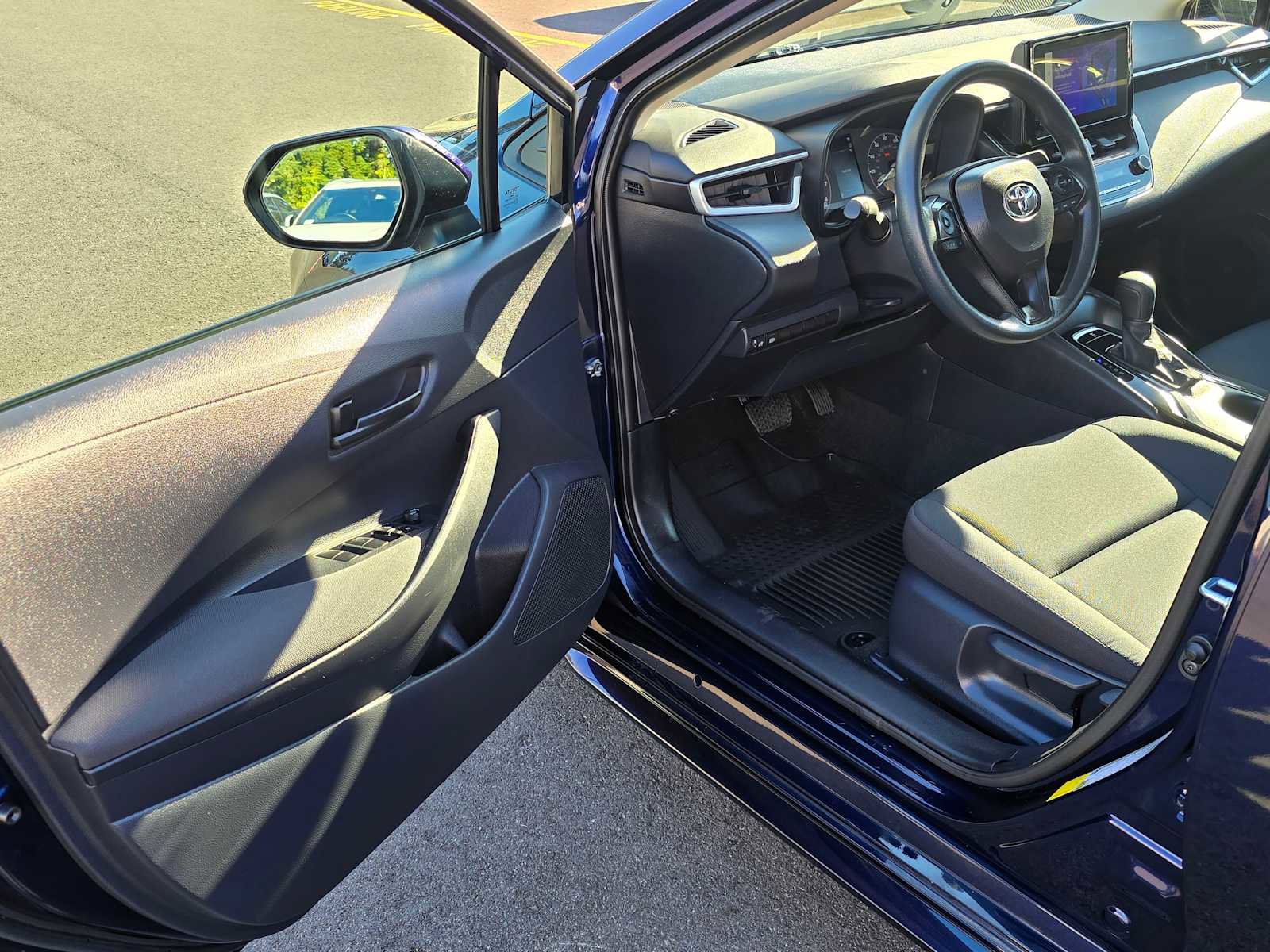 Used 2025 Toyota Corolla LE FWD image 19