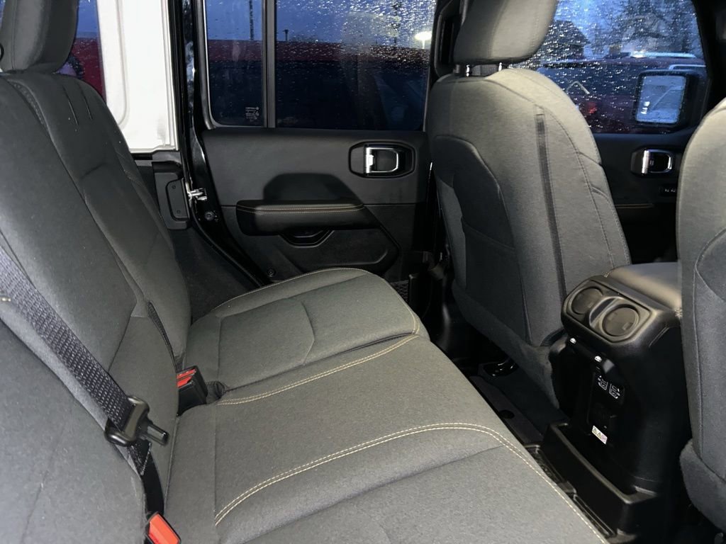 Used 2025 Jeep Wrangler Unlimited Sahara image 12