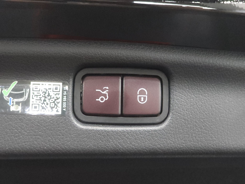 Used 2025 Mercedes-Benz C 36 AMG S image 32