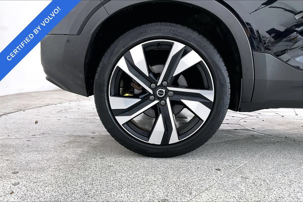 Certified 2024 Volvo XC40 B5 Plus w/ Protection Package Premier AWD/4WD image 10