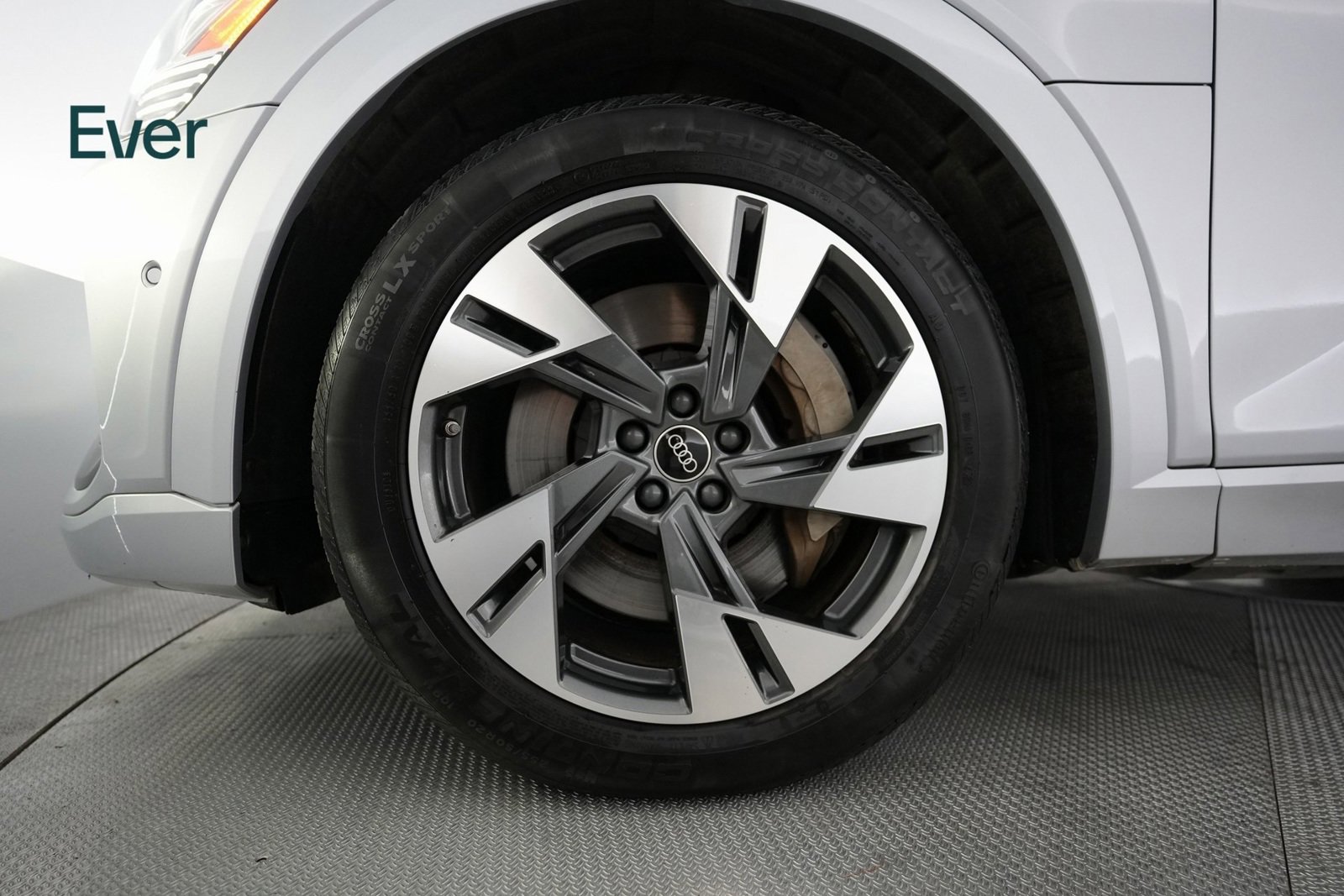 Used 2022 Audi e-tron Premium Plus image 17