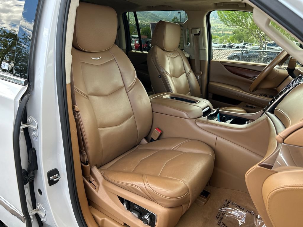 Used 2016 Cadillac Escalade ESV Platinum AWD/4WD image 17