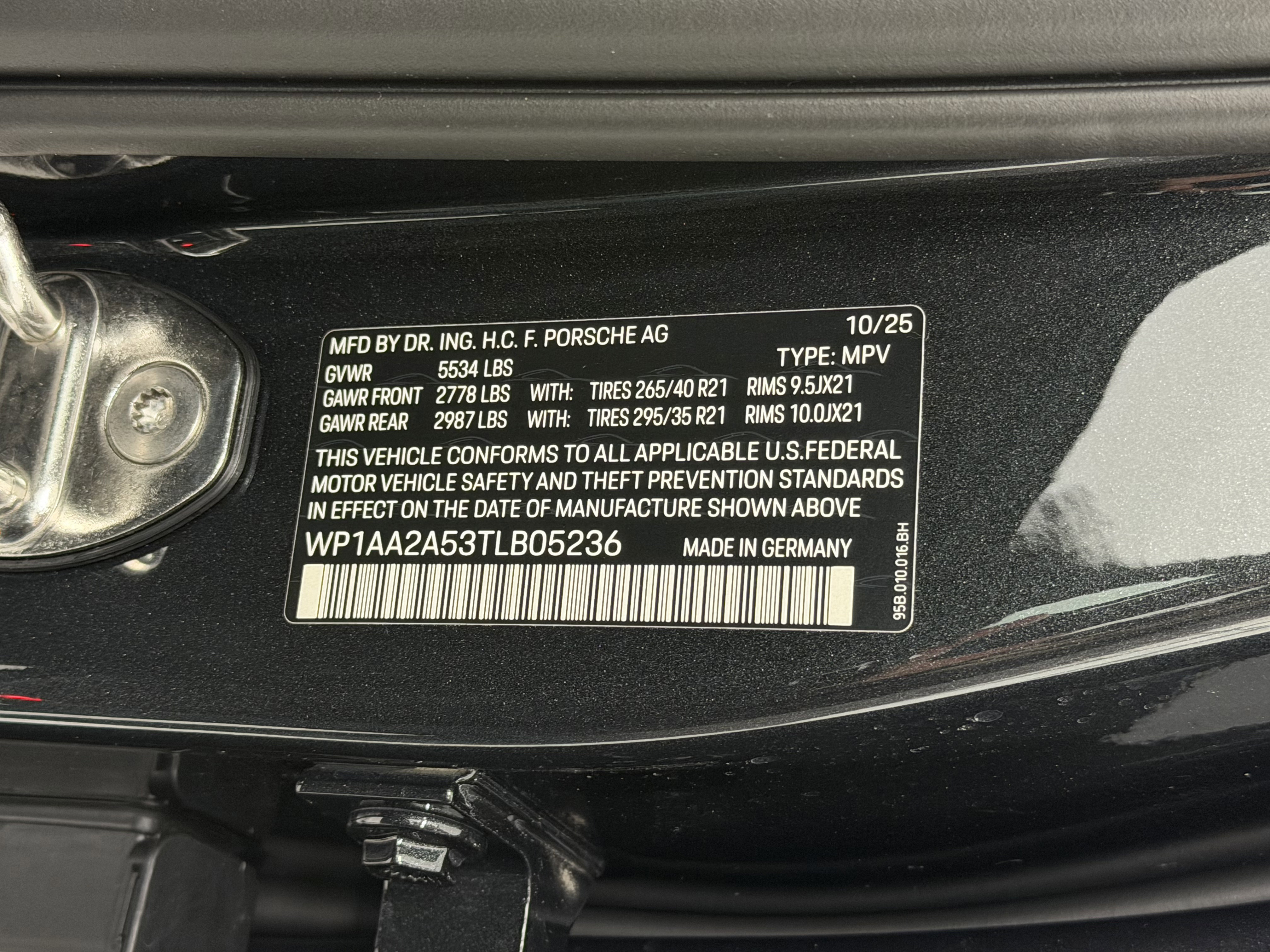 New 2026 Porsche Macan image 58