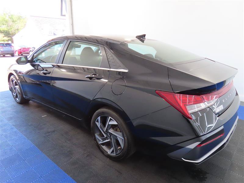 Used 2024 Hyundai Elantra SEL w/ Convenience Package FWD image 10