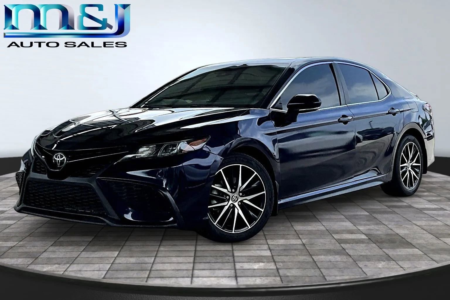 Used 2022 Toyota Camry SE w/ Cold Weather Package