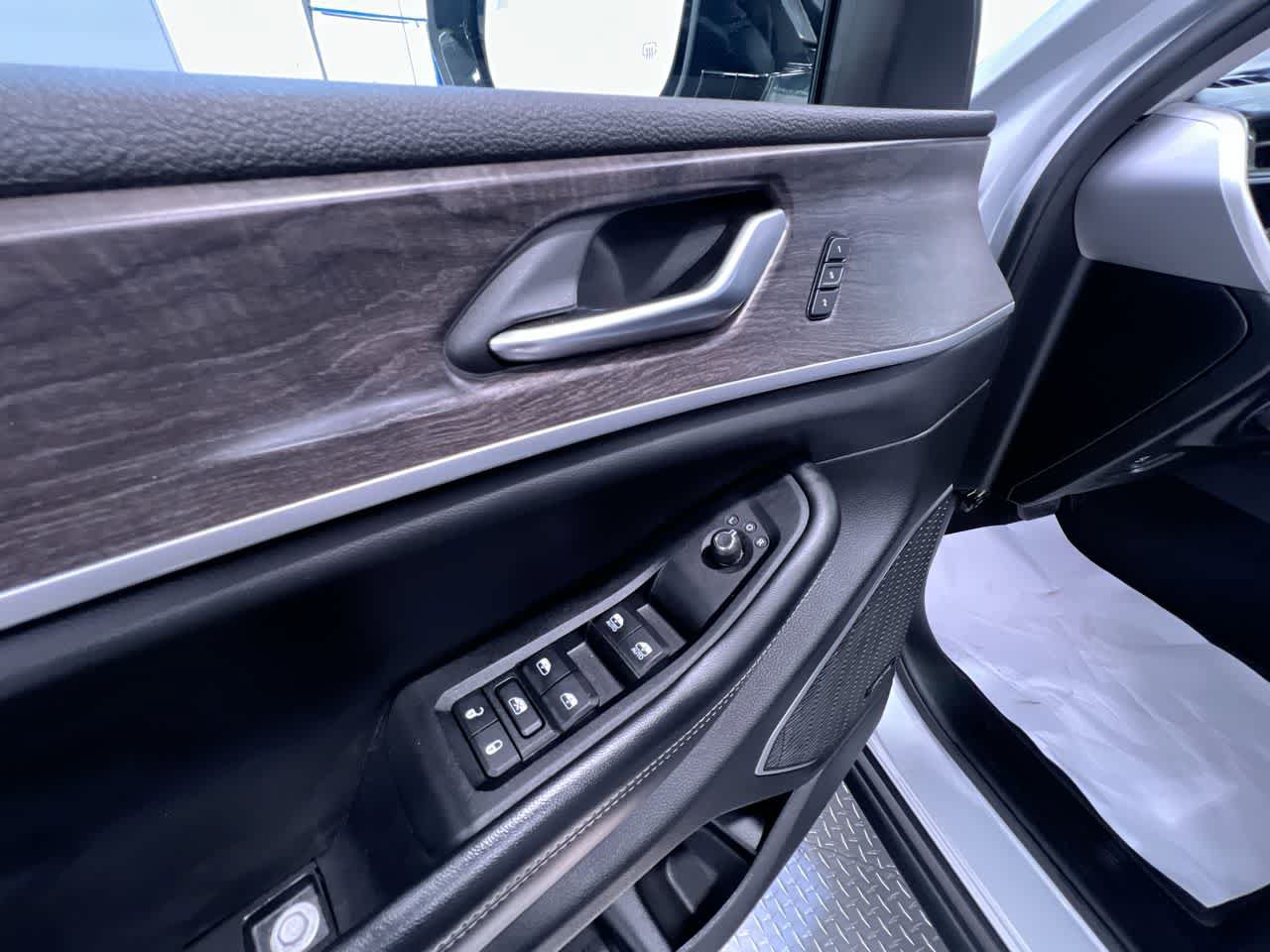 Used 2022 Jeep Grand Cherokee Limited 4xe AWD/4WD image 12