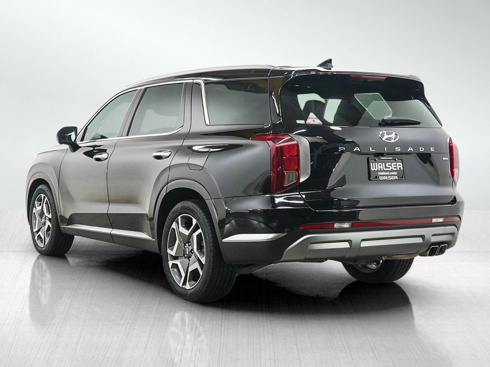 Used 2024 Hyundai Palisade Limited AWD/4WD image 3