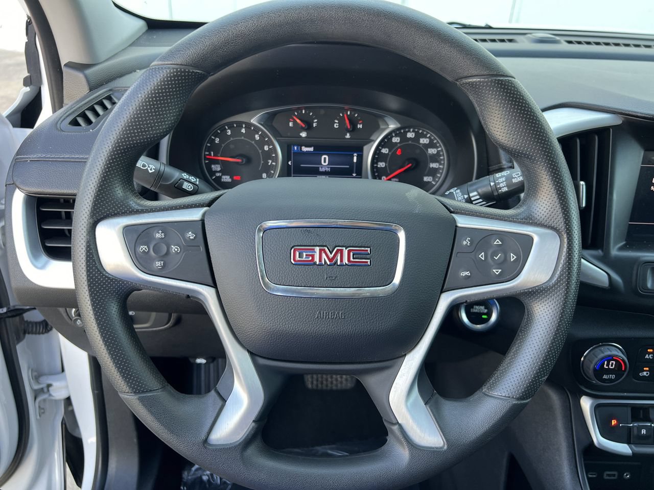 Used 2023 GMC Terrain SLE w/ Driver Convenience Package FWD image 9