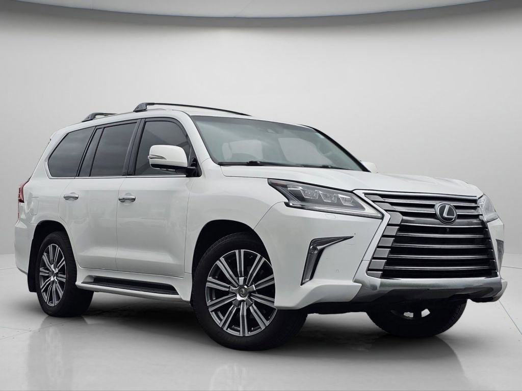 Used 2017 Lexus LX 570 4WD w/ Luxury Package image 2