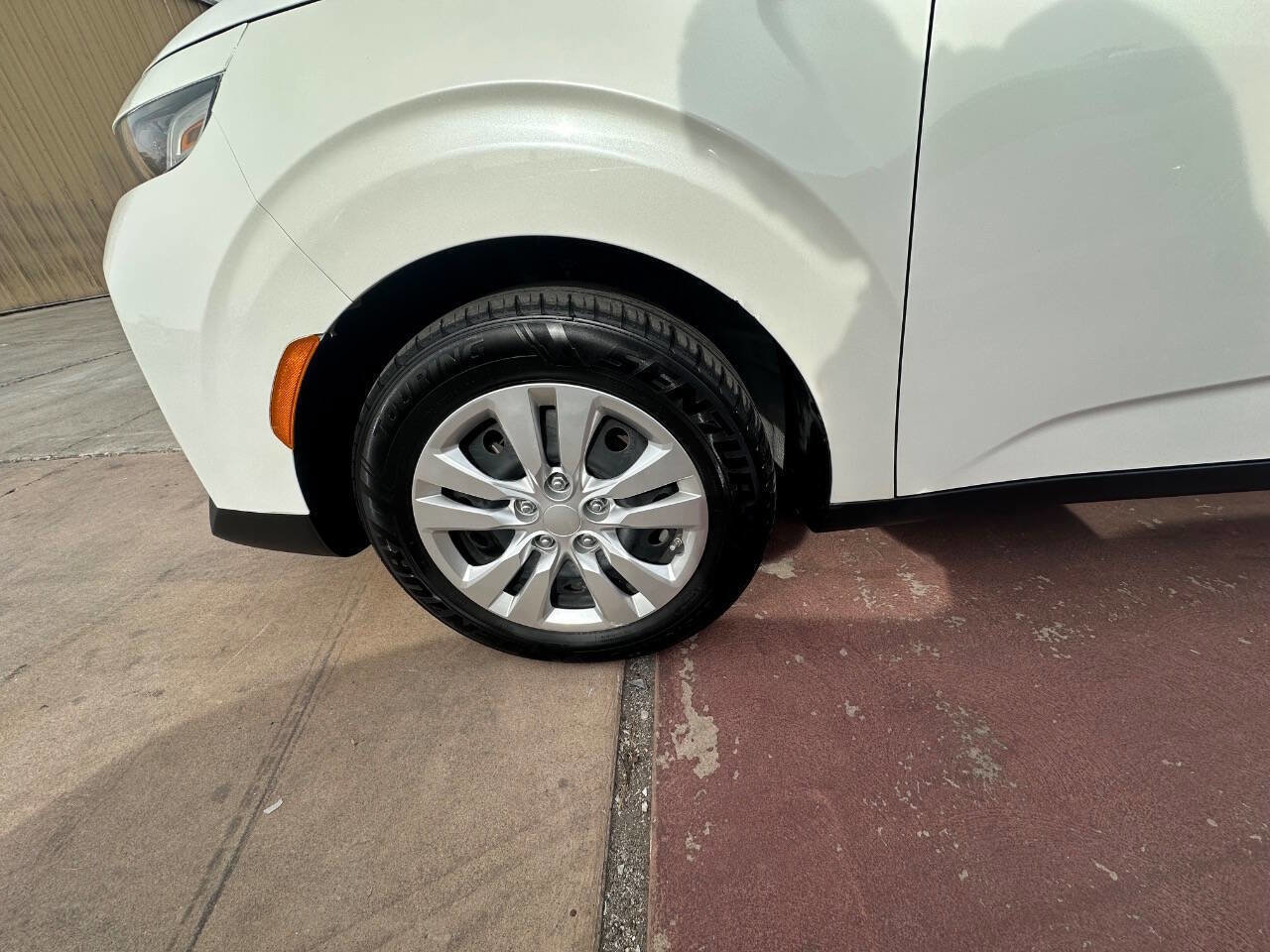 Used 2020 Kia Soul LX image 13