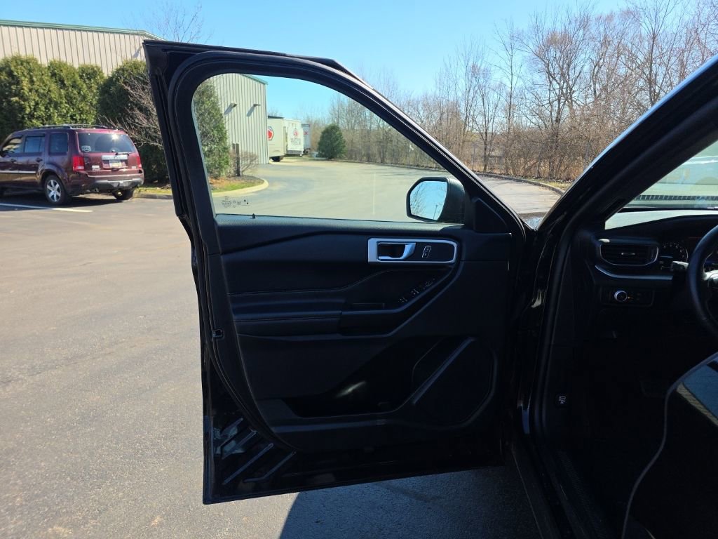 Used 2020 Ford Explorer XLT w/ Equipment Group 202A image 13