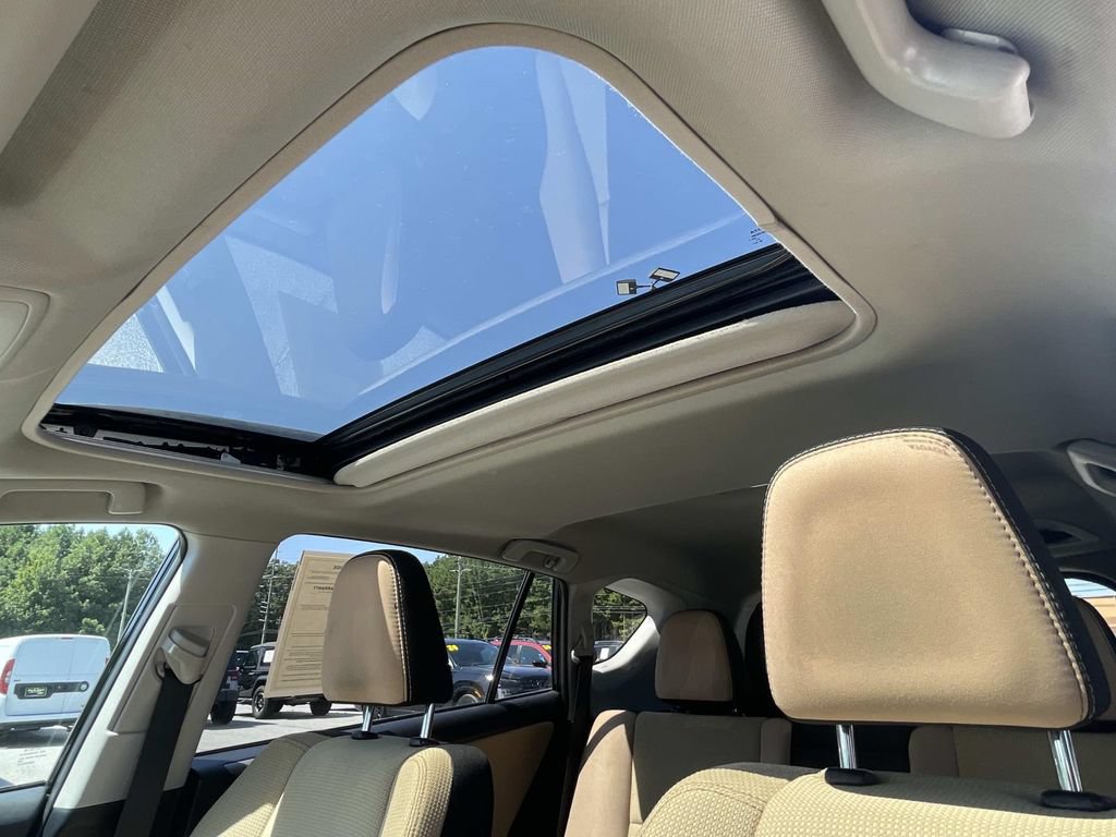 Used 2018 Toyota RAV4 XLE FWD image 18