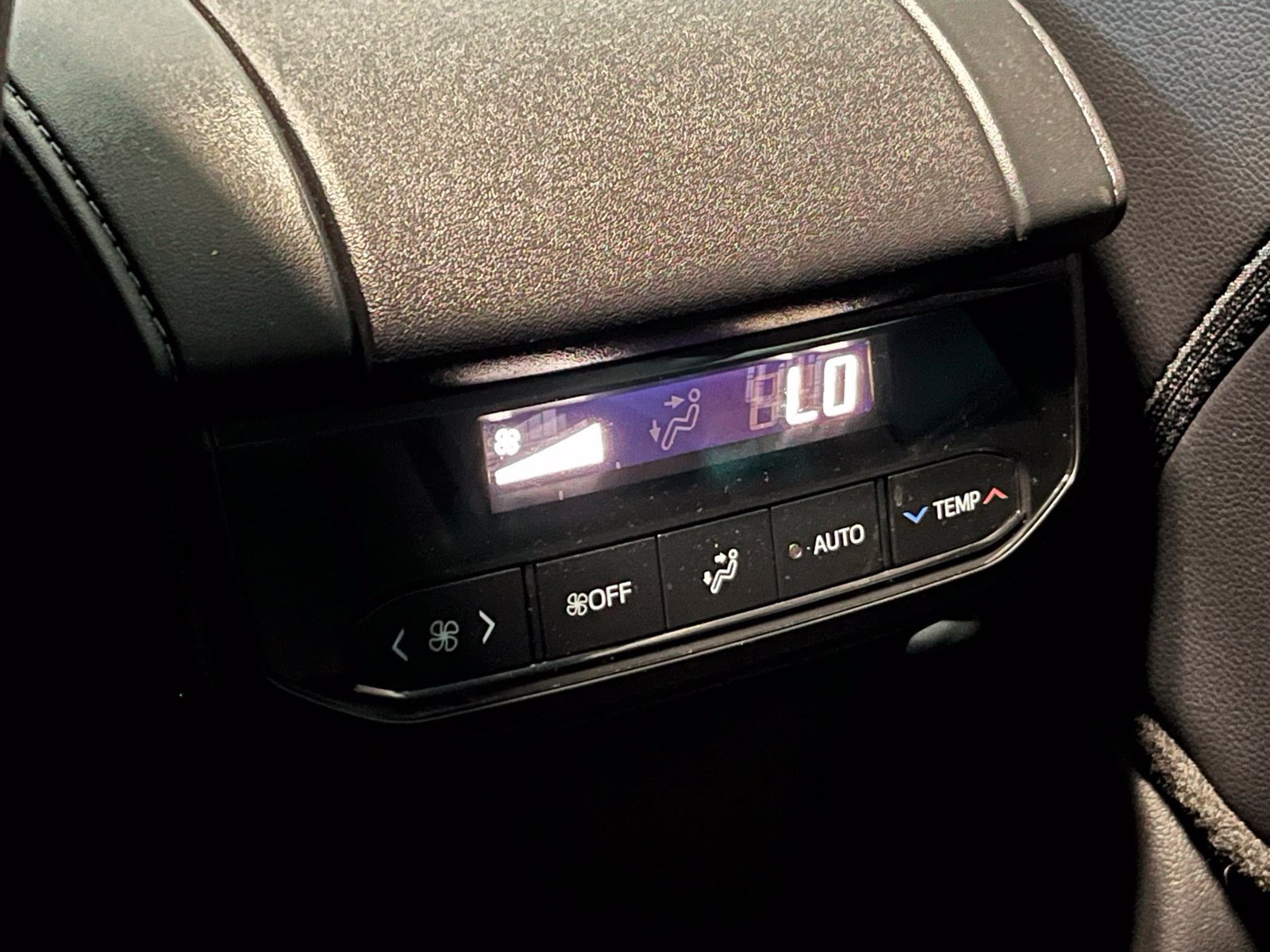 Used 2025 Toyota Highlander XLE FWD image 40