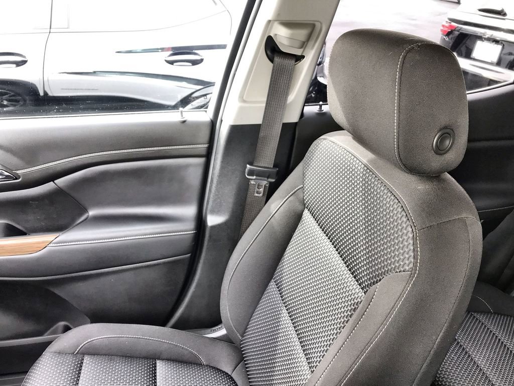 Used 2023 GMC Acadia SLE w/ Driver Convenience Package image 23