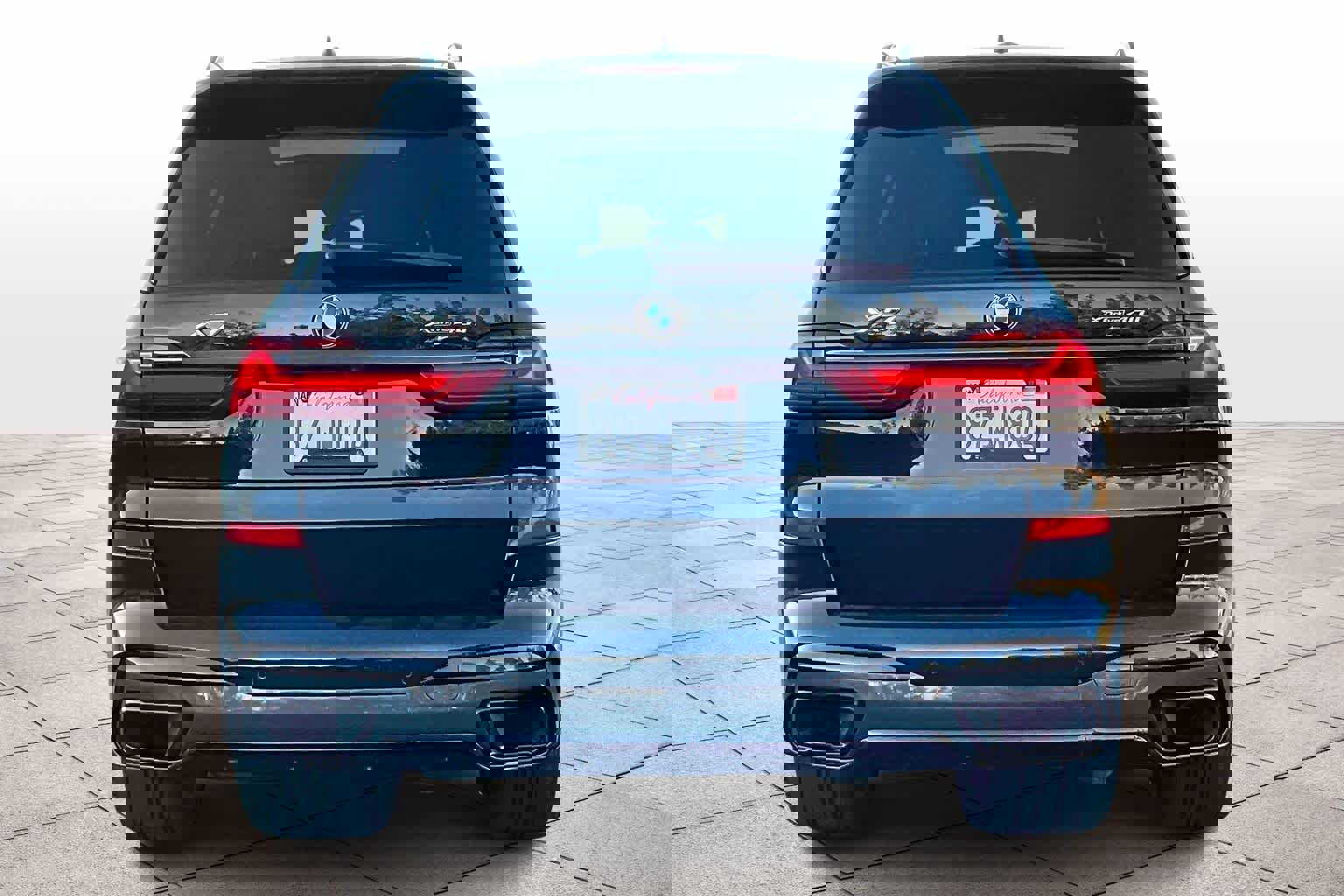 Used 2022 BMW X7 xDrive40i w/ M Sport Package image 7