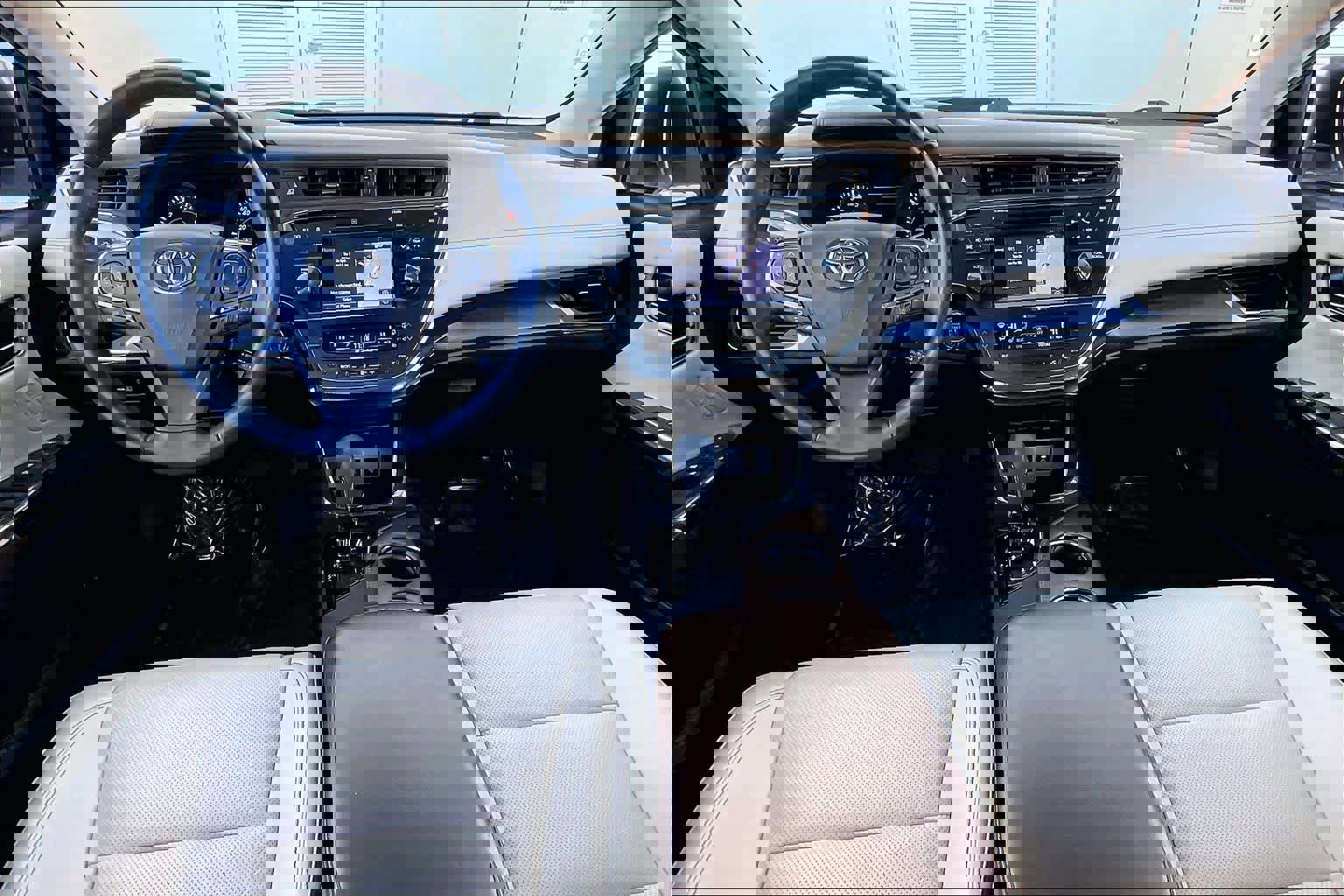 Used 2018 Toyota Avalon Limited image 15