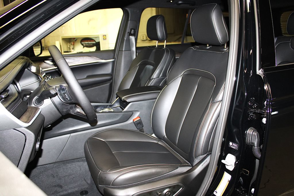 New 2027 Jeep Grand Cherokee Limited w/ MOPAR Finishing Package AWD/4WD image 25