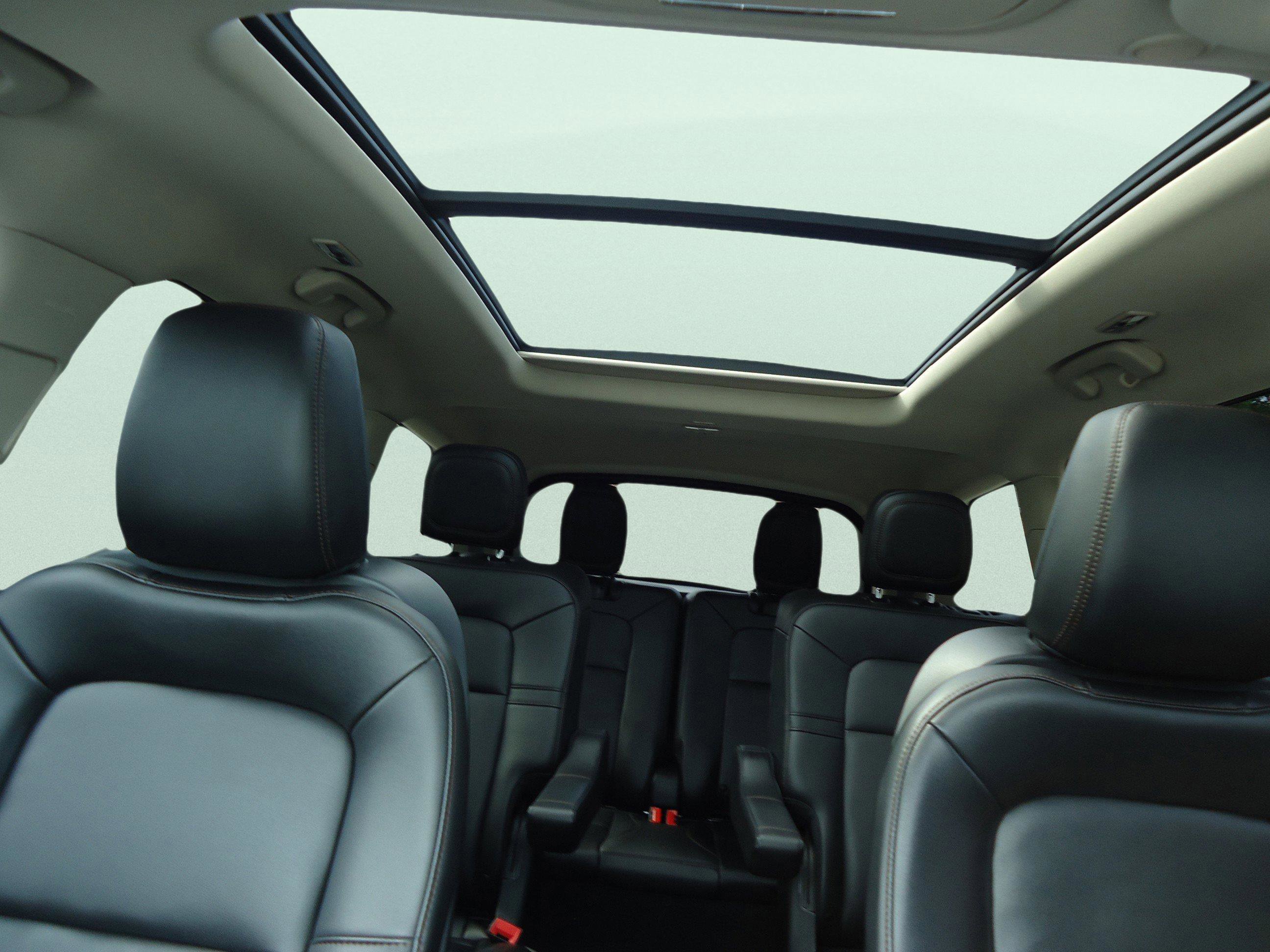 Used 2022 Lincoln Aviator AWD w/ Premium Package image 32