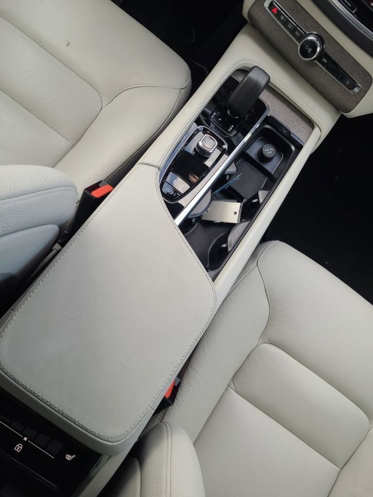 Used 2023 Volvo XC90 B6 Plus image 16