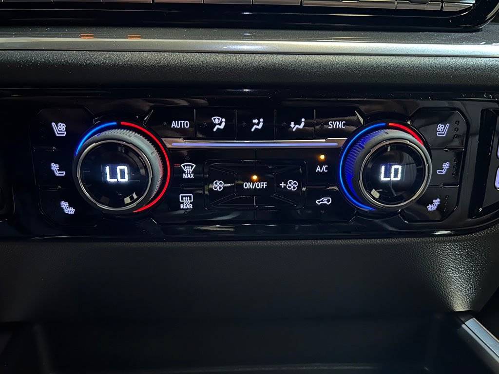 New 2026 Chevrolet Silverado 1500 High Country w/ High Country Premium Package AWD/4WD image 29