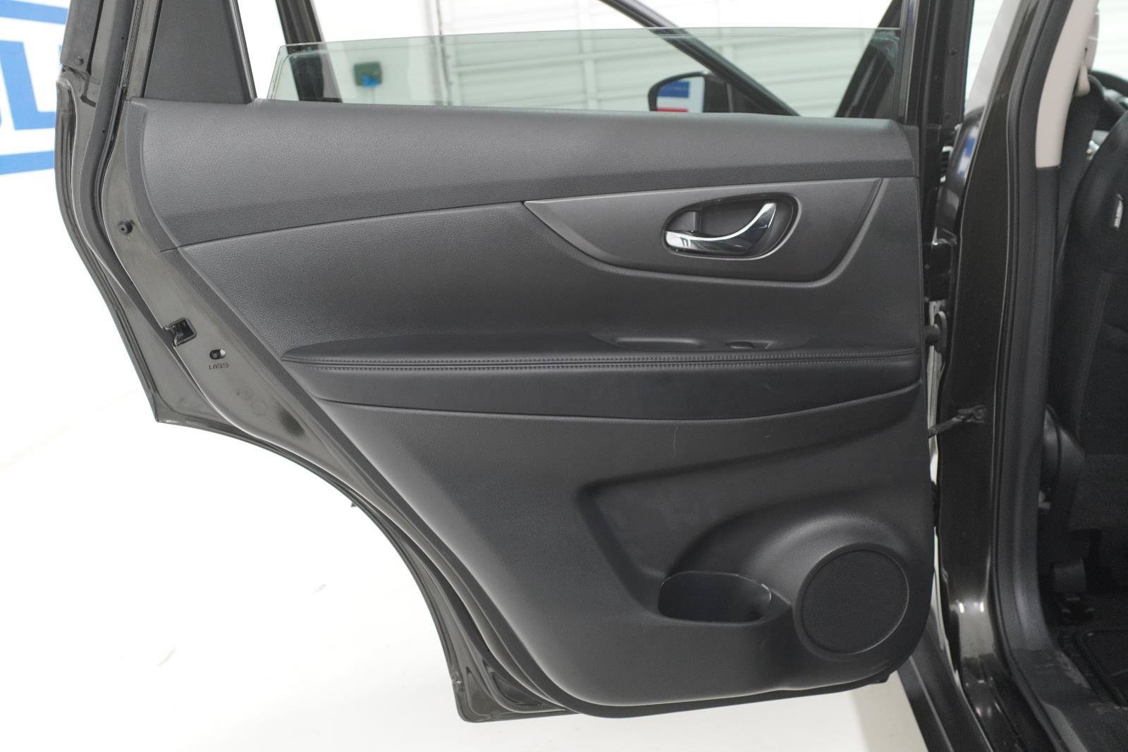 Used 2016 Nissan Rogue S w/ Appearance Package FWD image 29