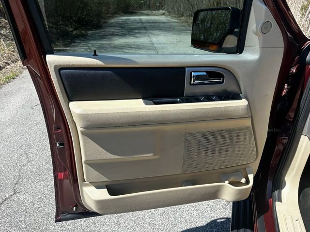 Used 2017 Ford Expedition XLT w/ Equipment Group 202A AWD/4WD image 10
