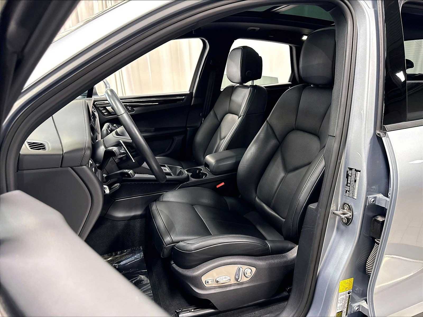 Used 2026 Porsche Macan AWD/4WD image 8