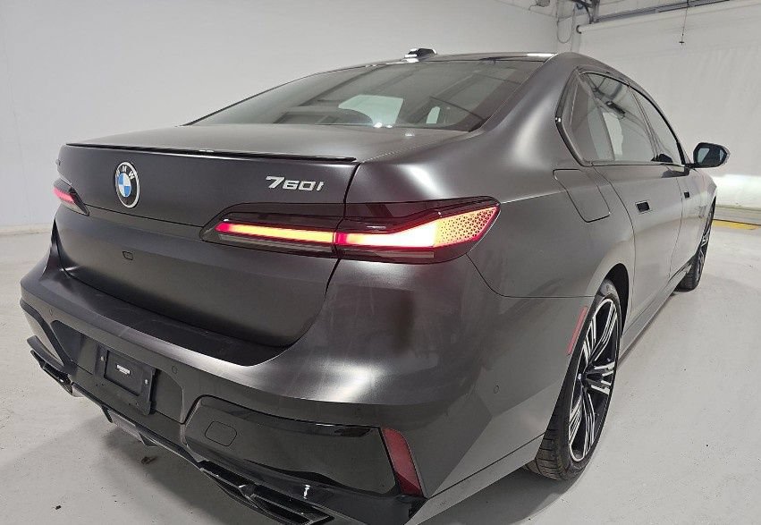 Used 2023 BMW 760i xDrive AWD/4WD image 2