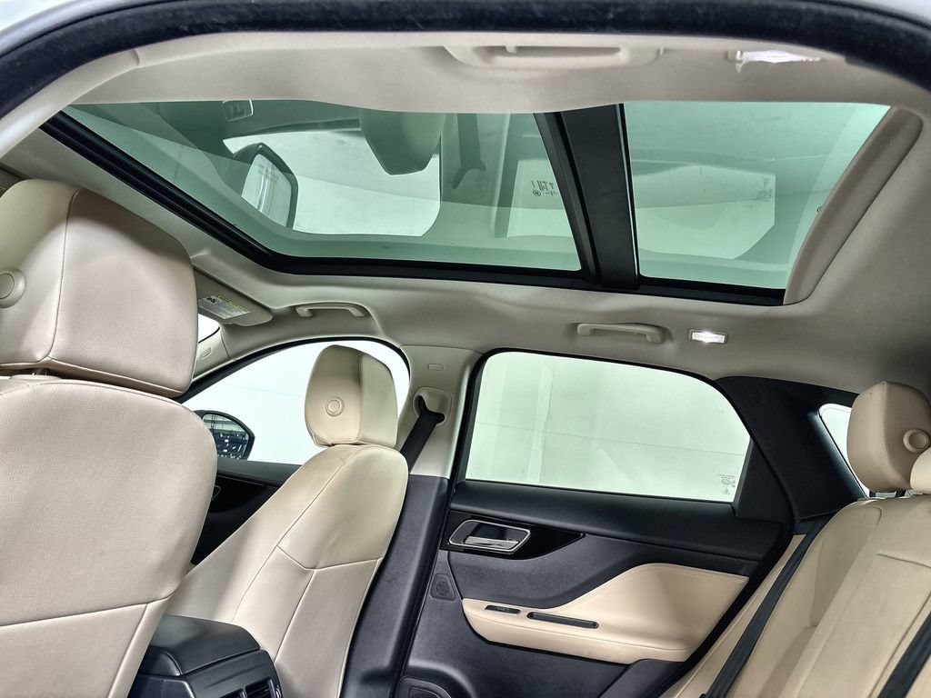Used 2018 Jaguar F-PACE Premium AWD/4WD image 16