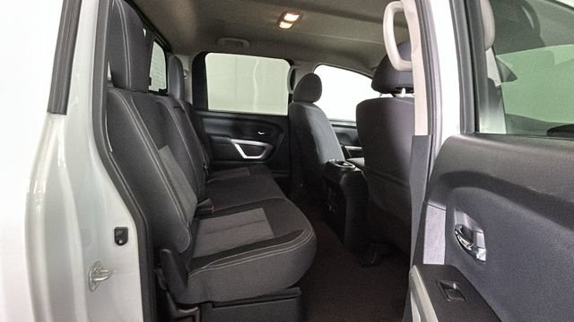 Used 2022 Nissan Titan SV w/ SV Convenience Package AWD/4WD image 30