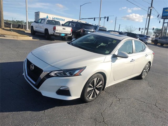 Used 2022 Nissan Altima 2.5 SV w/ SV Premium Package image 3